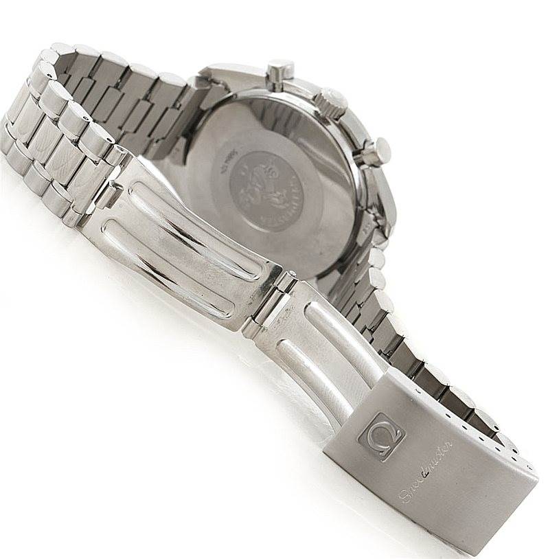 The image shows the backside and clasp of an Omega Speedmaster 3510.50.00 Men
s Stainless Steel Black Dial 3510.50.00 Men
s Stainless Steel Black Dial watch, highlighting the bracelet and branded clasp.