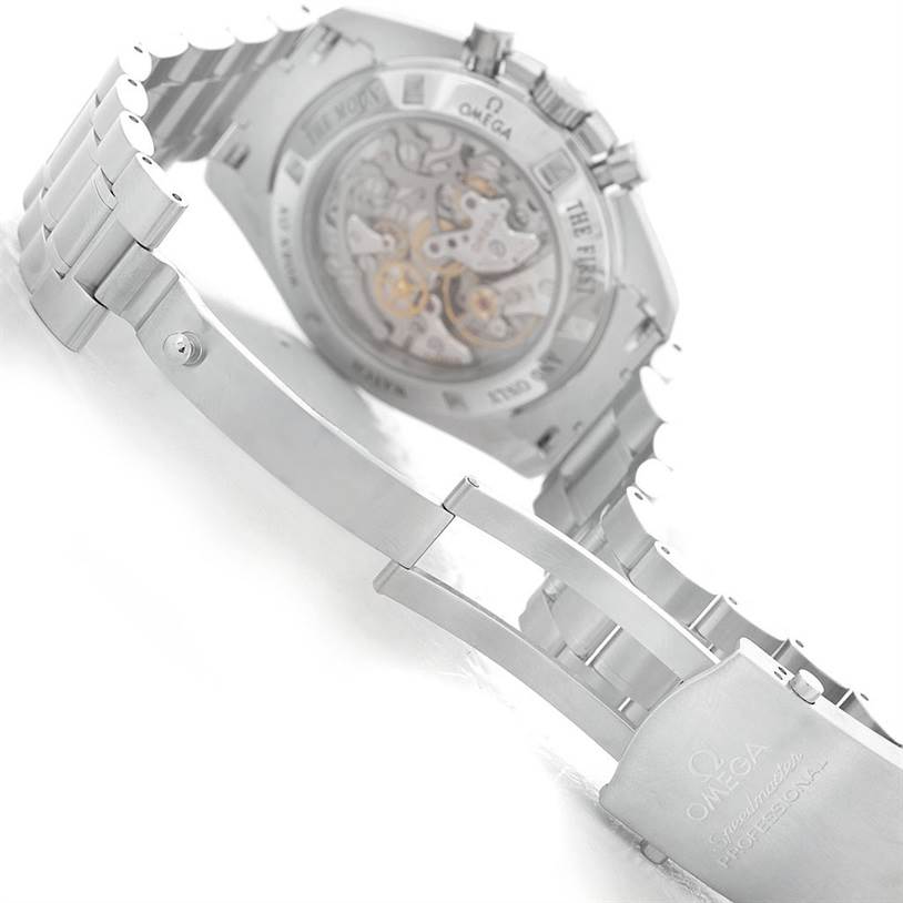 The image shows the back and clasp view of the Omega Speedmaster 3573.50.00 Men
s Stainless Steel Black Dial 3573.50.00 Men
s Stainless Steel Black Dial watch, highlighting the detailed mechanism and bracelet.