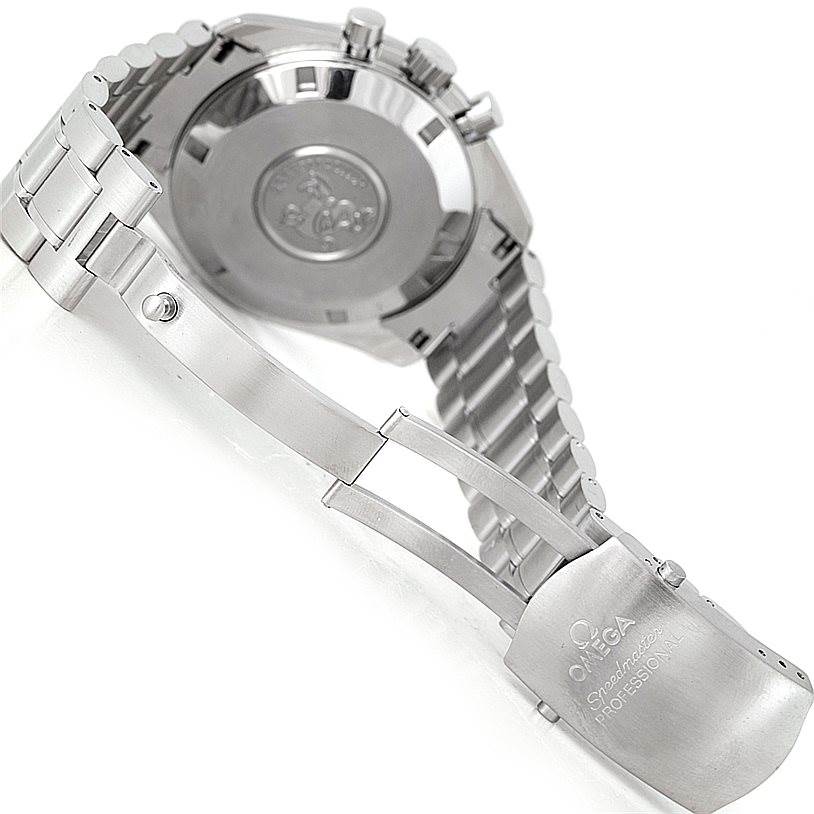 This image shows the back, clasp, bracelet, and part of the case of the Omega Speedmaster 3594.50.00 Men
s Stainless Steel Black Dial 3594.50.00 Men
s Stainless Steel Black Dial watch.