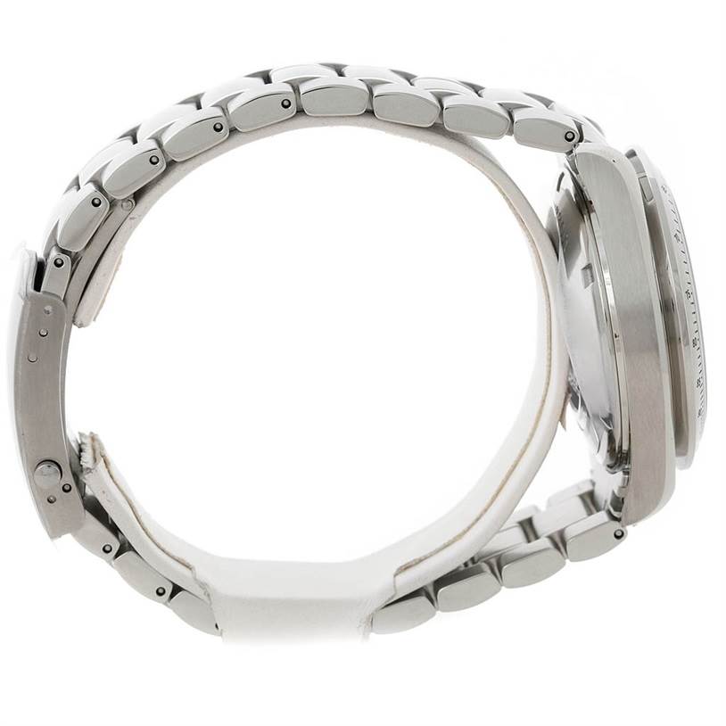 This image shows a side view of the Omega Speedmaster 323.10.40.40.04.001 Men
s Stainless Steel White Dial 323.10.40.40.04.001 Men
s Stainless Steel White Dial watch, highlighting its bracelet and case.