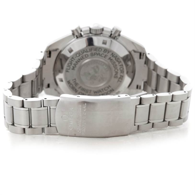 This image shows the back case and clasp of the Omega Speedmaster 3597.17 Men
s Stainless Steel Black Dial 3597.17 Men
s Stainless Steel Black Dial, captured from a rear angle.