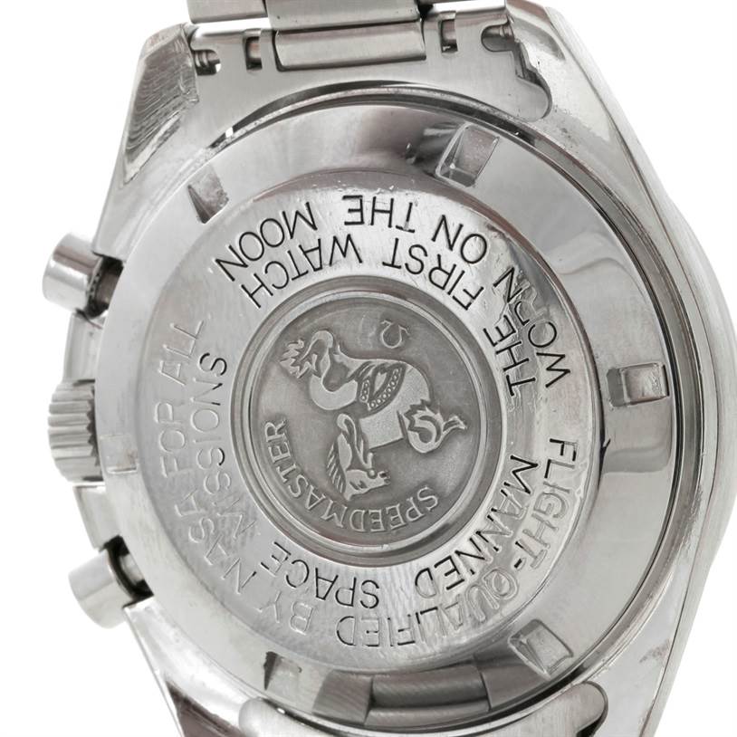 This image shows the back case of the Omega Speedmaster Men
s Stainless Steel Black Dial Men
s Stainless Steel Black Dial watch, highlighting its engravings.