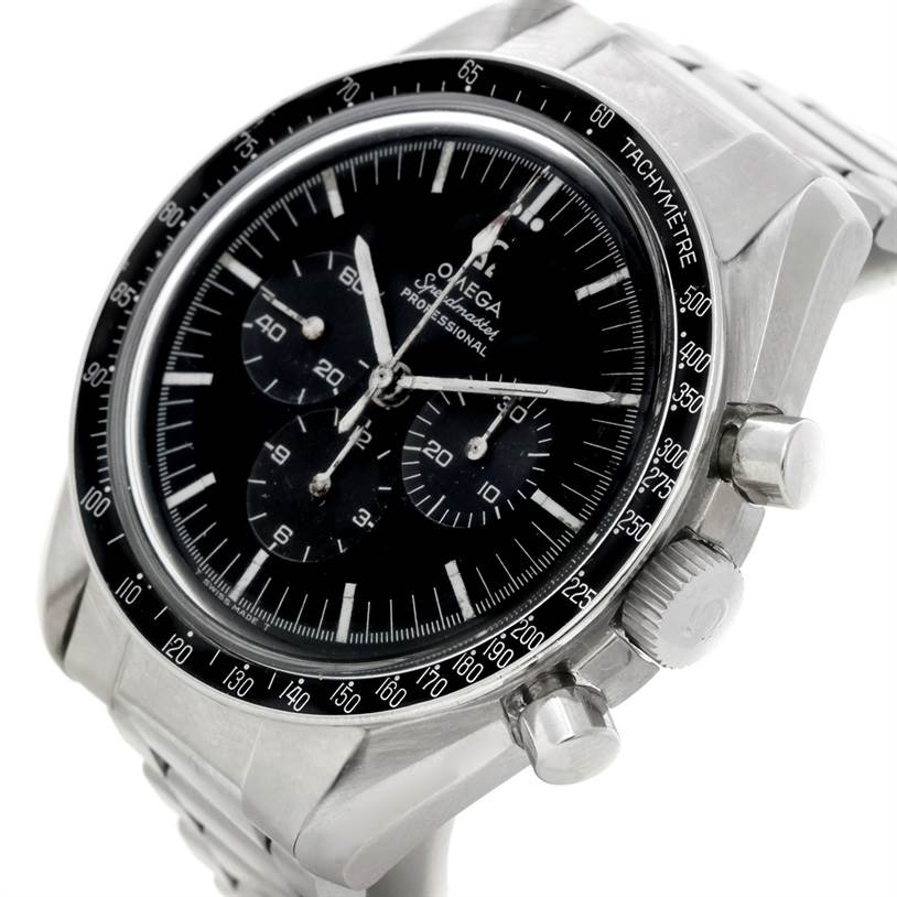 The image shows an Omega Speedmaster Men
s Stainless Steel Black Dial Men
s Stainless Steel Black Dial watch at an angled close-up, highlighting the face, tachymeter bezel, crown, and pushers.