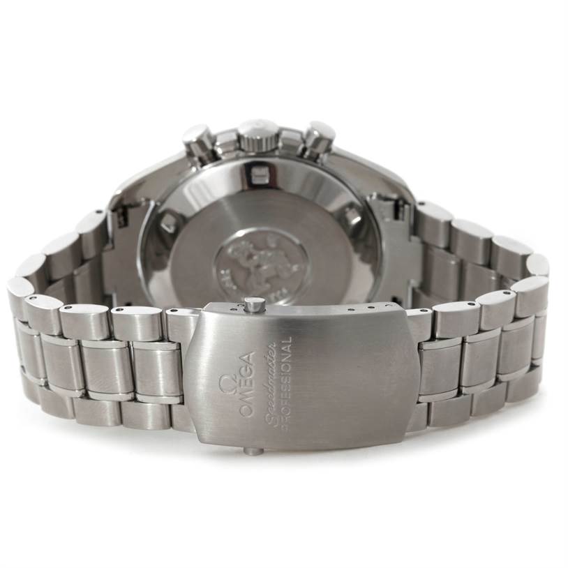 The image shows the back view of an Omega Speedmaster Men
s Stainless Steel Black Dial Men
s Stainless Steel Black Dial watch, focusing on the stainless steel bracelet and clasp.
