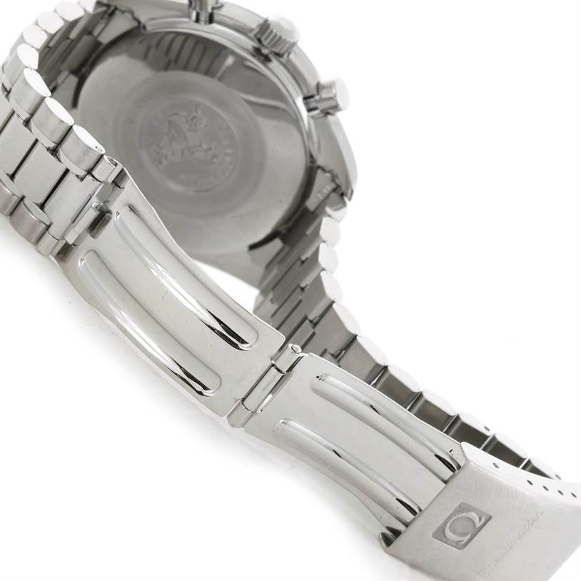 The image shows the back casing, bracelet, and clasp of an Omega Speedmaster 3510.50.00 Men
s Stainless Steel Black Dial 3510.50.00 Men
s Stainless Steel Black Dial watch.