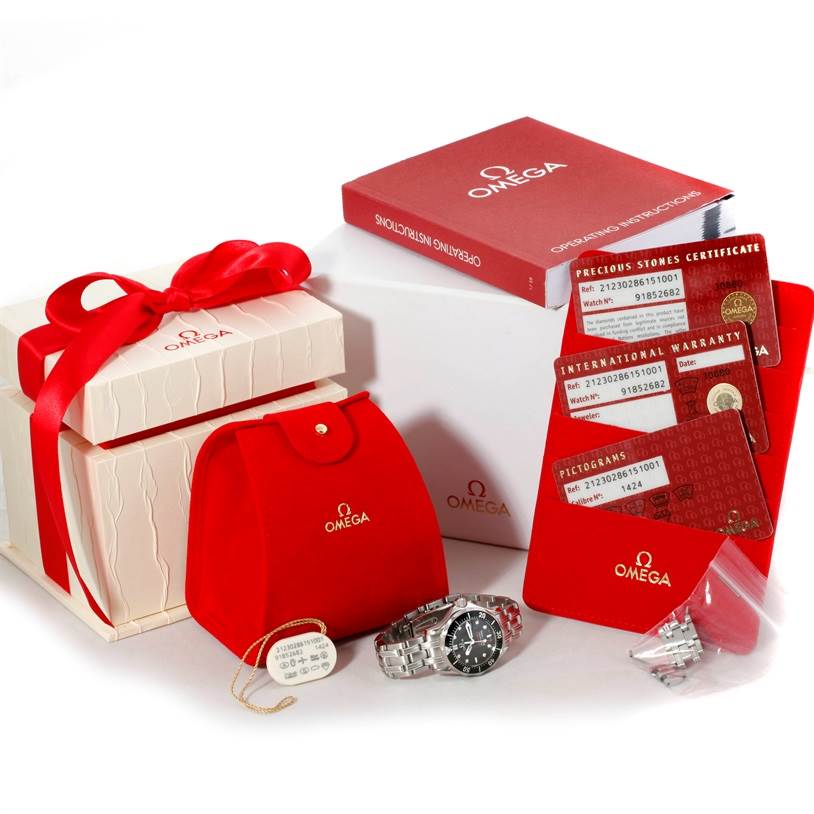 The image shows the Omega Speedmaster 3539.50.00 Men
s Stainless Steel Black Dial 3539.50.00 Men
s Stainless Steel Black Dial watch, box, documentation, tags, and spare links from a front angle.