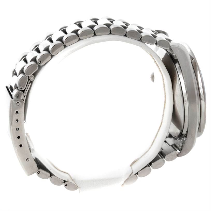 This side view image features an Omega Speedmaster 3510.50.00 Men
s Stainless Steel Black Dial 3510.50.00 Men
s Stainless Steel Black Dial watch, focusing on its metal bracelet and case side.