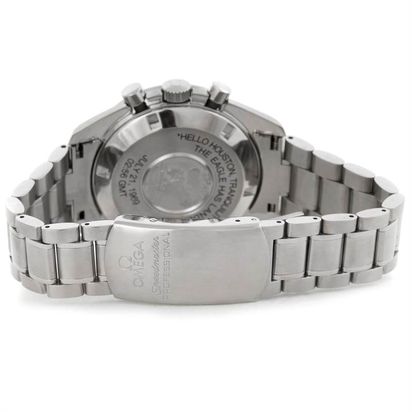 This image shows the back case and bracelet of the Omega Speedmaster 3560.50.00 Men's Stainless Steel Black Dial 3560.50.00 Men's Stainless Steel Black Dial watch, highlighting the clasp and engraved details.