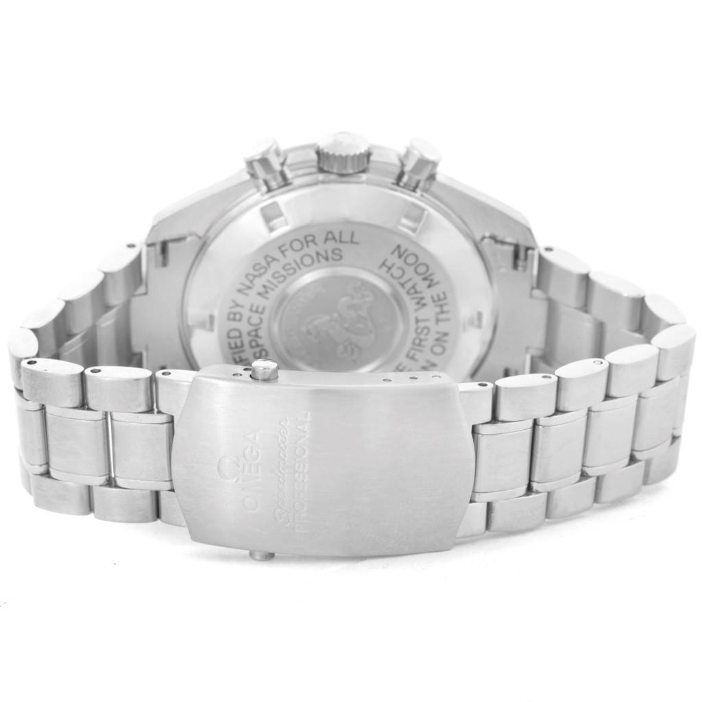 This image shows the back case and bracelet of an Omega Speedmaster 3575.20.00 Men
s Stainless Steel White Dial 3575.20.00 Men
s Stainless Steel White Dial watch.