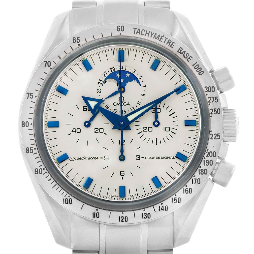 The image shows a front view of an Omega Speedmaster 3575.20.00 Men
s Stainless Steel White Dial 3575.20.00 Men
s Stainless Steel White Dial watch, highlighting its dial, tachymeter bezel, and chronograph sub-dials.