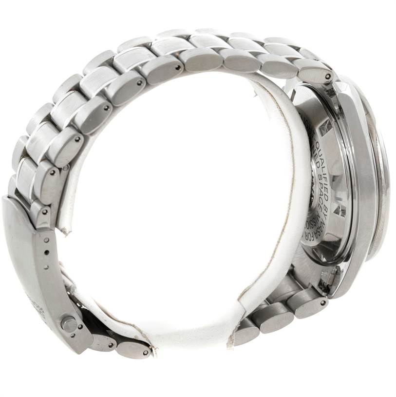 The image shows the side and back view of an Omega Speedmaster 3570.50.00 Men
s Stainless Steel Black Dial 3570.50.00 Men
s Stainless Steel Black Dial watch, highlighting the metal bracelet and case back.