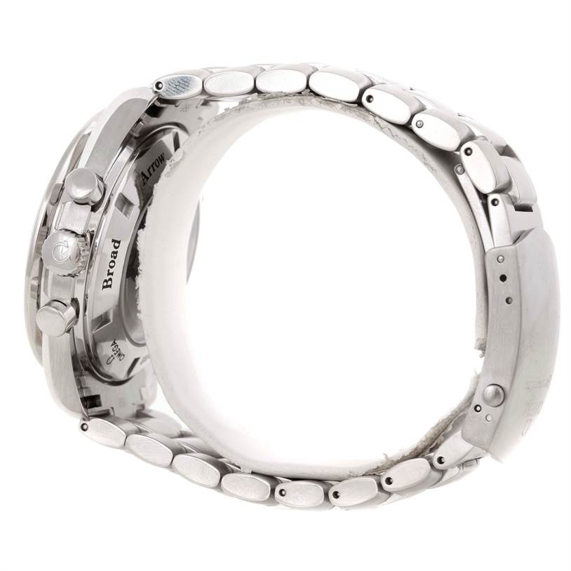 The image shows the side view of the Omega Speedmaster 3581.30.00 Men
s Stainless Steel White Dial 3581.30.00 Men
s Stainless Steel White Dial watch, highlighting the watch
s bracelet and clasp.