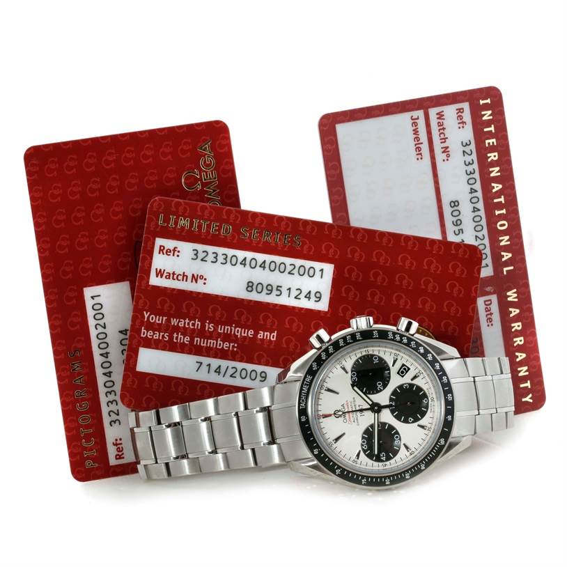 The Omega Speedmaster 323.30.40.40.02.001 Men
s Stainless Steel White Dial 323.30.40.40.02.001 Men
s Stainless Steel White Dial watch is shown from a top-down angle, accompanied by Best Quality
ation and warranty cards.