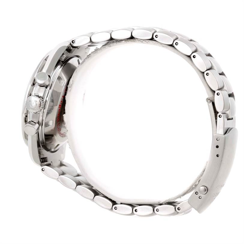 The image shows the side view of an Omega Speedmaster 3507.51.00 Men
s Stainless Steel Black Dial 3507.51.00 Men
s Stainless Steel Black Dial watch, highlighting its bracelet and side case.