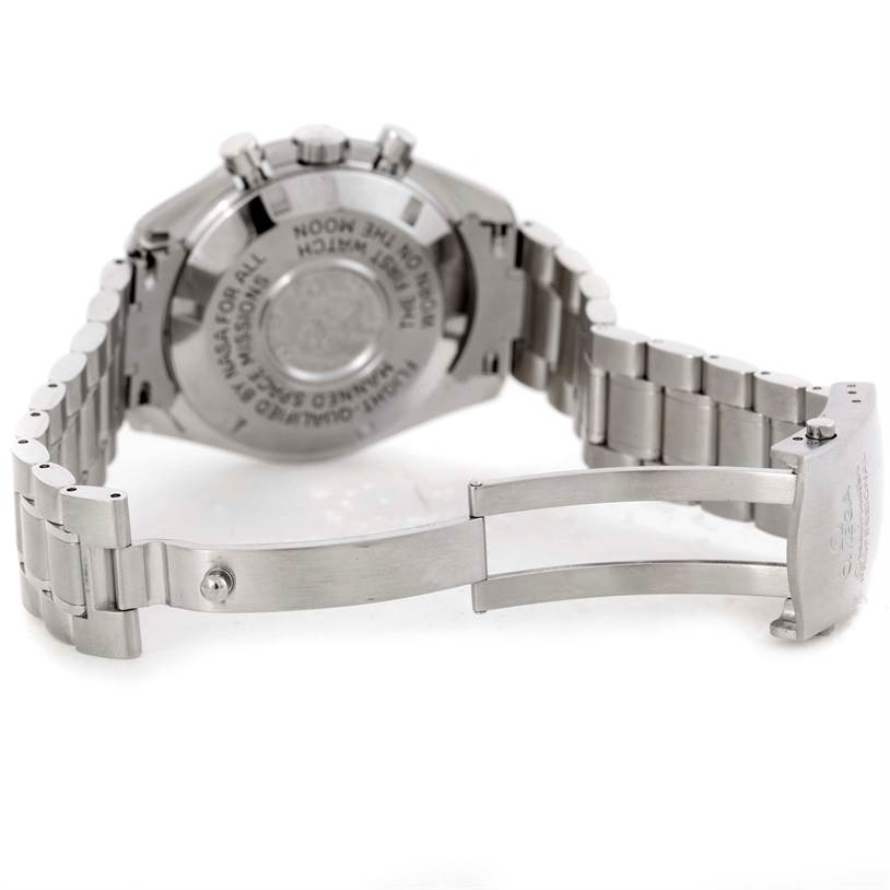 The image shows the backside and bracelet of an Omega Speedmaster 3570.50.00 Men
s Stainless Steel Black Dial 3570.50.00 Men
s Stainless Steel Black Dial watch, including the clasp and engraved case back.