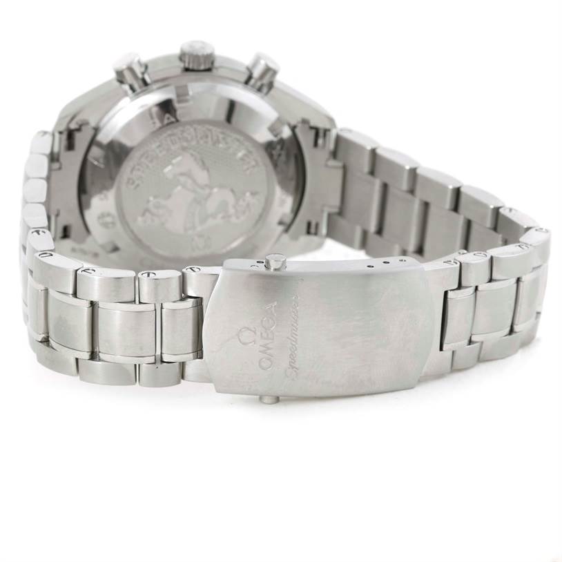 This image shows the back case and metal bracelet, including the clasp, of an Omega Speedmaster 326.30.40.50.01.001 Men
s Stainless Steel Black Dial 326.30.40.50.01.001 Men
s Stainless Steel Black Dial watch.