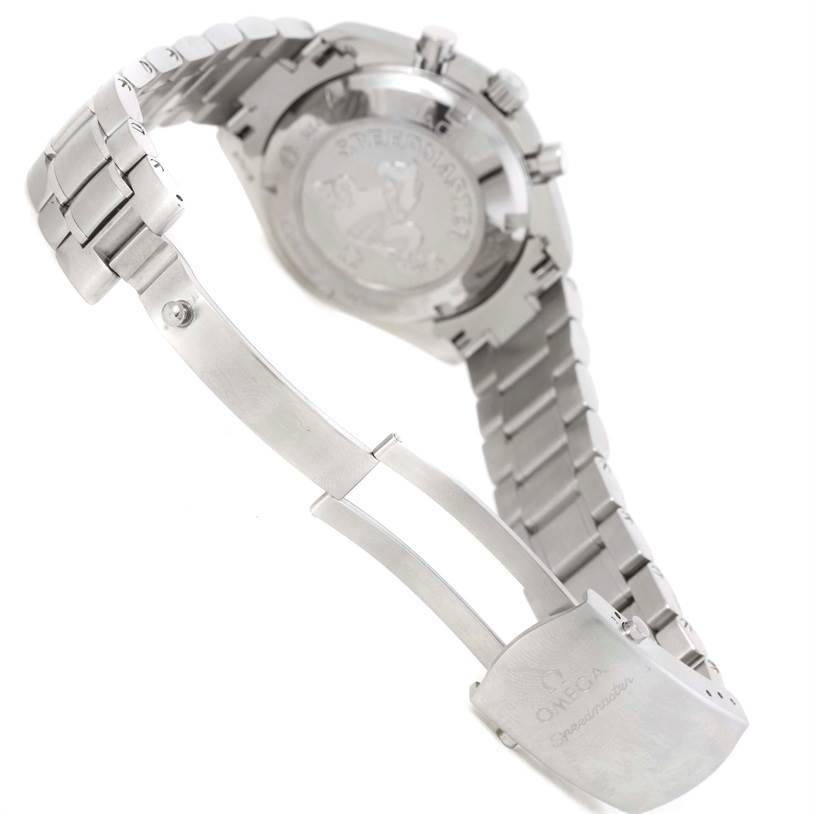 The image shows the backside and bracelet of the Omega Speedmaster 326.30.40.50.01.001 Men
s Stainless Steel Black Dial 326.30.40.50.01.001 Men
s Stainless Steel Black Dial watch, highlighting the clasp and engraved case back.