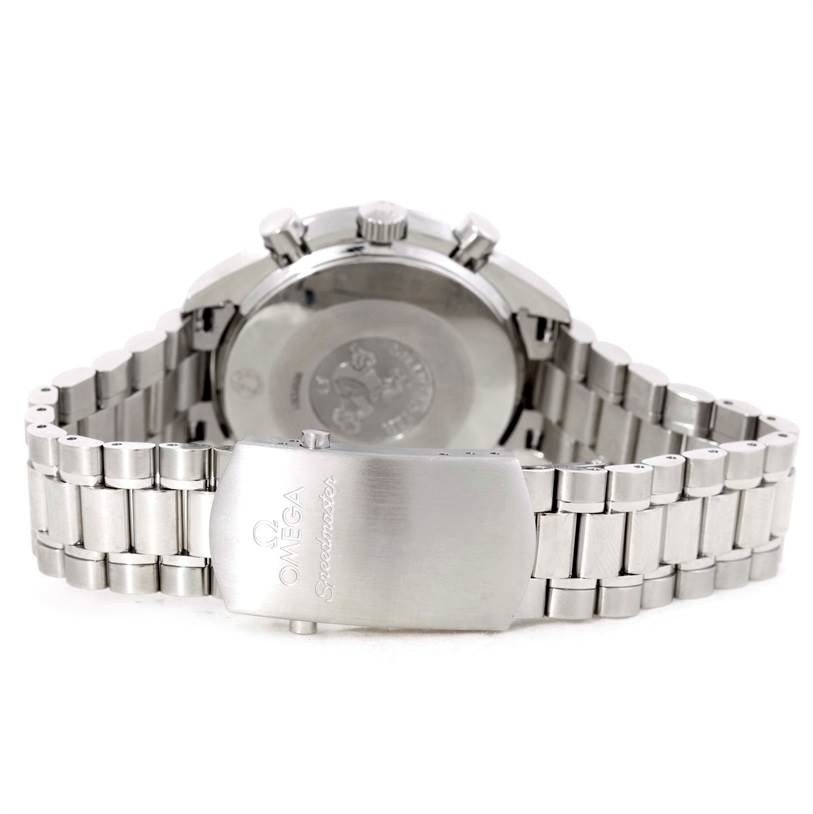 The photo shows the back and clasp of an Omega Speedmaster 3539.50.00 Men
s Stainless Steel Black Dial 3539.50.00 Men
s Stainless Steel Black Dial watch, highlighting the bracelet and the engraved case back.