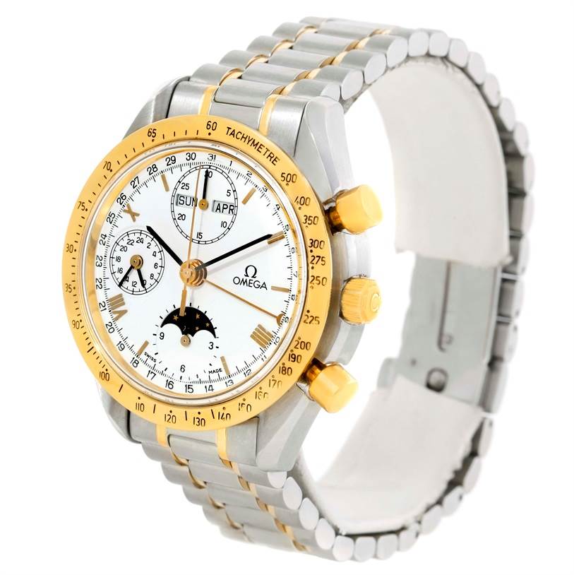 The Omega Speedmaster 3330.20.00 Men
s Stainless Steel White Dial 3330.20.00 Men
s Stainless Steel White Dial watch is shown at a three-quarter angle, highlighting its face, bezel, pushers, and metal bracelet.