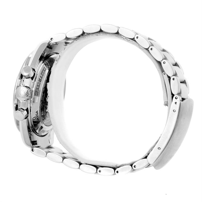 The image shows a side view of an Omega Speedmaster 3572.50.00 Men
s Stainless Steel Black Dial 3572.50.00 Men
s Stainless Steel Black Dial, highlighting its stainless steel bracelet and chronograph pushers.