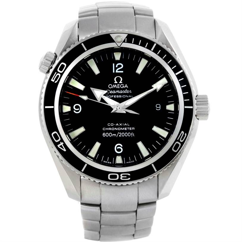 This image shows a front view of the Omega Planet Ocean 2201.50.00 Men
s Stainless Steel Black Dial 2201.50.00 Men
s Stainless Steel Black Dial watch, highlighting the dial, bezel, and bracelet.