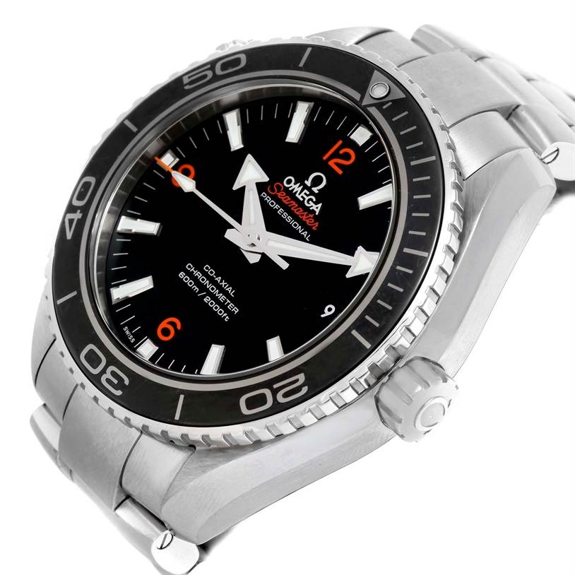 This image shows a side angle of the Omega Planet Ocean 232.30.46.21.01.003 Men
s Stainless Steel Black Dial 232.30.46.21.01.003 Men
s Stainless Steel Black Dial watch, highlighting the dial, bezel, and stainless steel bracelet.