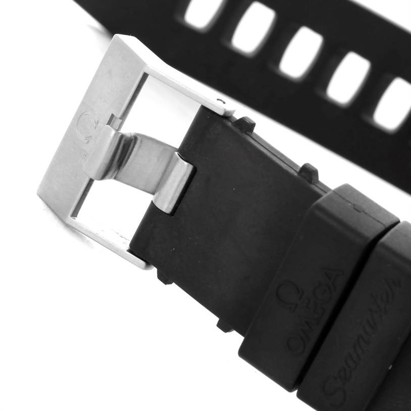 The image shows a close-up of the buckle and rubber strap of the Omega Planet Ocean 2907.50.91 Men
s Stainless Steel Black Dial 2907.50.91 Men
s Stainless Steel Black Dial watch.