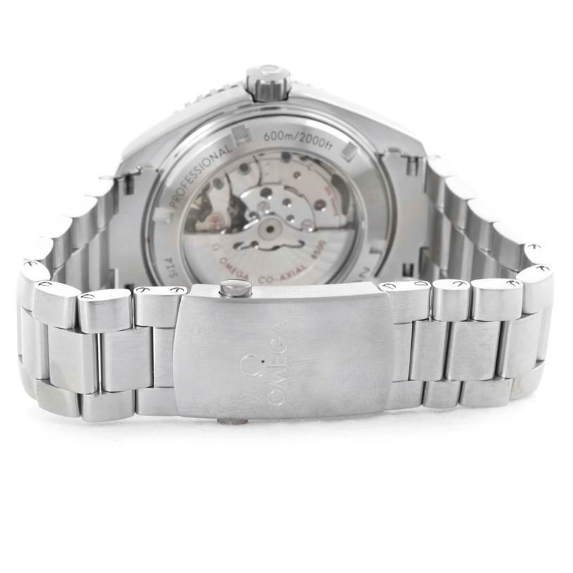 This image shows the back case and metal bracelet of an Omega Planet Ocean 232.30.46.21.01.002 Men
s Stainless Steel Black Dial 232.30.46.21.01.002 Men
s Stainless Steel Black Dial watch, highlighting the movement mechanism.