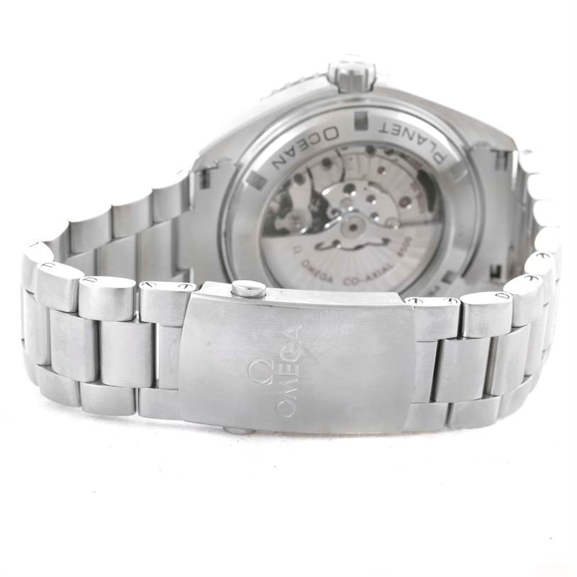 This image shows the backside and the stainless steel bracelet of the Omega Planet Ocean 232.30.46.21.01.003 Men's Stainless Steel Black Dial 232.30.46.21.01.003 Men's Stainless Steel Black Dial watch.