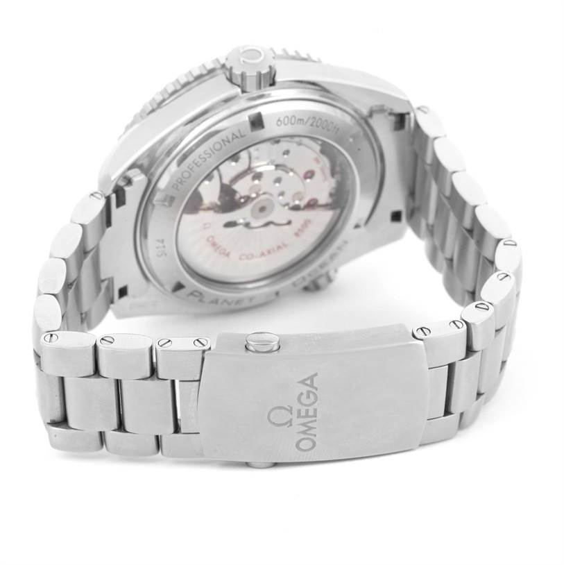 The image shows the back case and bracelet of the Omega Planet Ocean 232.30.46.21.01.003 Men
s Stainless Steel Black Dial 232.30.46.21.01.003 Men
s Stainless Steel Black Dial watch, highlighting its clasp and transparent case back.