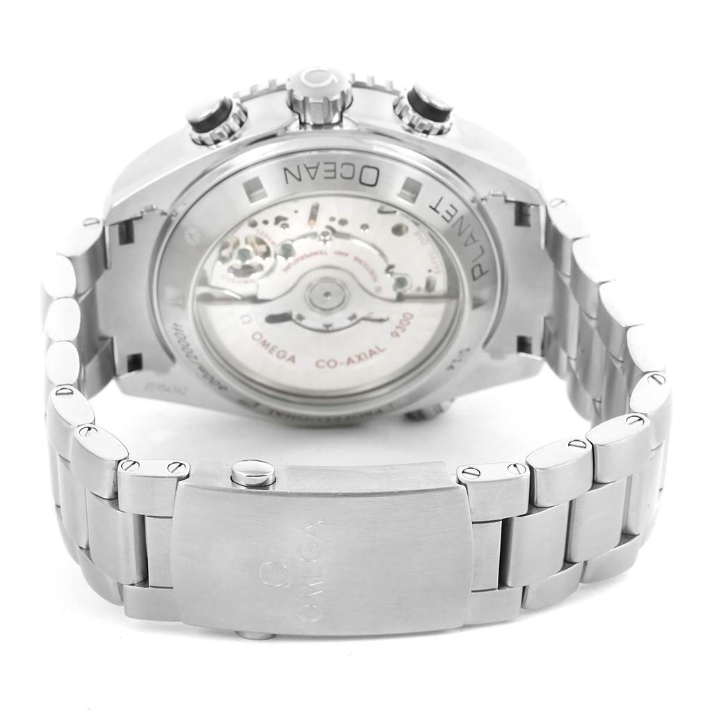 This image shows the case back and stainless steel bracelet of an Omega Planet Ocean 232.30.46.51.01.001 Men
s Stainless Steel Black Dial 232.30.46.51.01.001 Men
s Stainless Steel Black Dial watch.