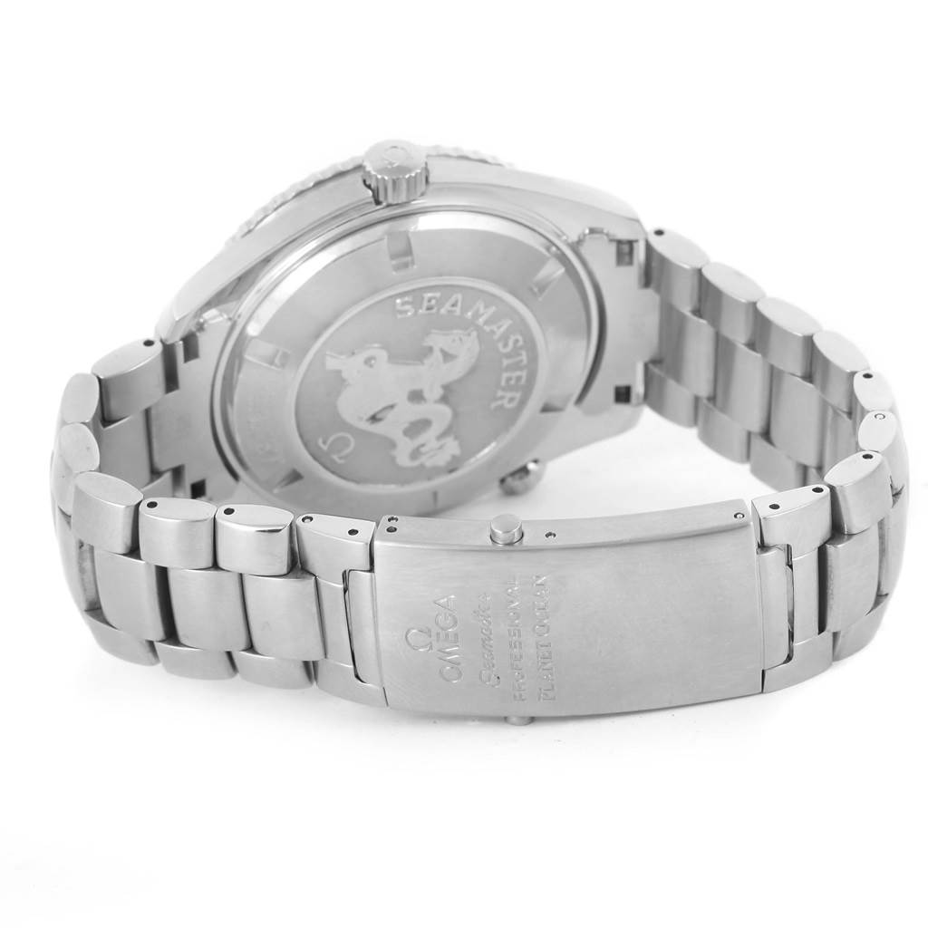 This image shows the back case and the bracelet clasp of the Omega Planet Ocean 2208.50.00 Men
s Stainless Steel Black Dial 2208.50.00 Men
s Stainless Steel Black Dial Seamaster watch.