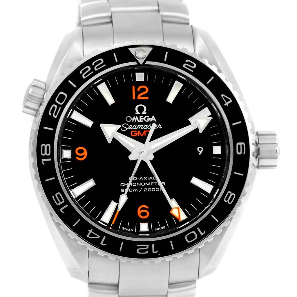 This image shows the face, bezel, and bracelet of an Omega Seamaster Planet Ocean GMT watch from a front angle.