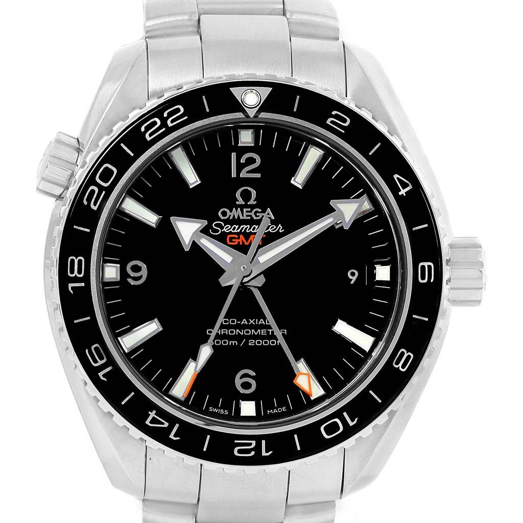 This image shows a front view of the Omega Planet Ocean 232.30.44.22.01.001 Men
s Stainless Steel Black Dial 232.30.44.22.01.001 Men
s Stainless Steel Black Dial Seamaster model, highlighting the watch face, bezel, and bracelet.