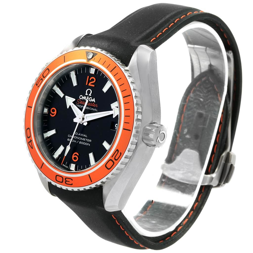 This image shows an Omega Planet Ocean 232.32.42.21.01.001 Men
s Stainless Steel Black Dial 232.32.42.21.01.001 Men
s Stainless Steel Black Dial watch from a front-side angle, highlighting its black dial, orange bezel, and black strap.