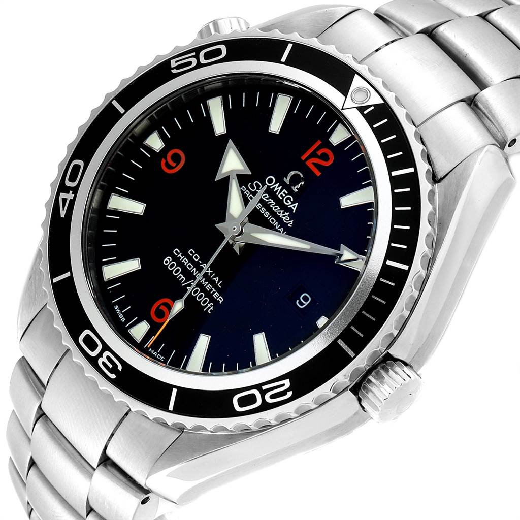 The image shows a close-up of the dial and bracelet of the Omega Planet Ocean 2200.51.00 Men
s Stainless Steel Black Dial 2200.51.00 Men
s Stainless Steel Black Dial watch.