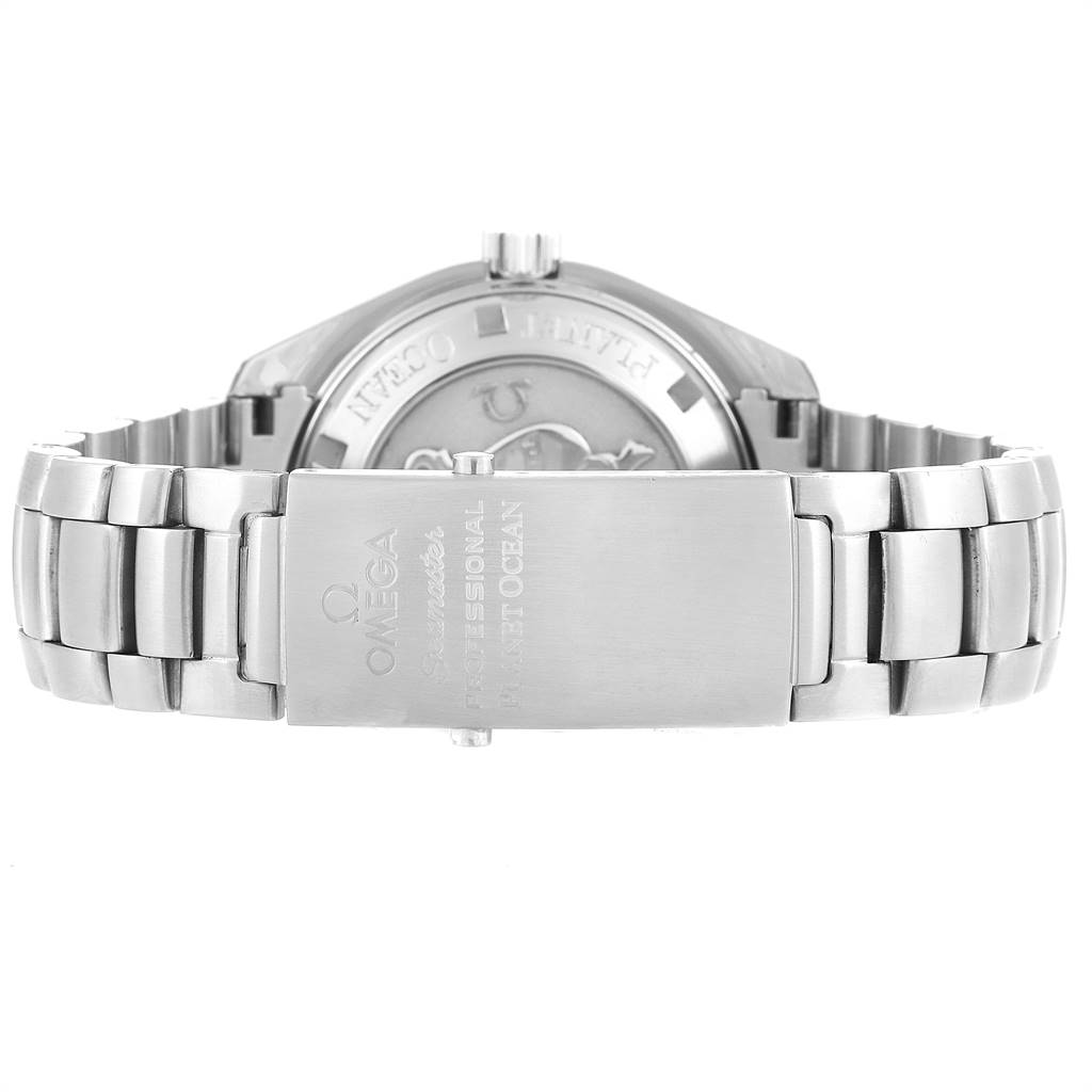 The image shows the back view of the Omega Seamaster Planet Ocean watch, focusing on the bracelet and clasp.