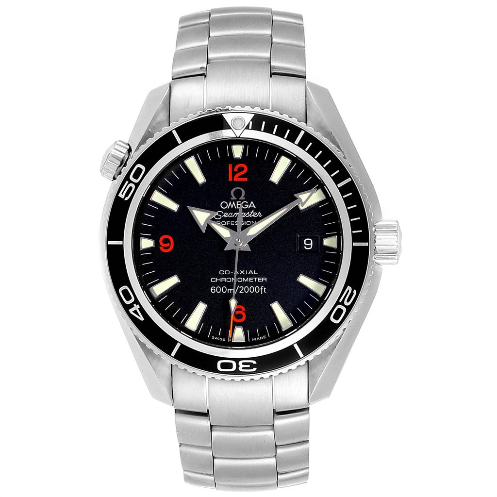 This image shows the dial, bezel, and bracelet of an Omega Planet Ocean 2201.51.00 Men
s Stainless Steel Black Dial 2201.51.00 Men
s Stainless Steel Black Dial watch from a front-facing angle.