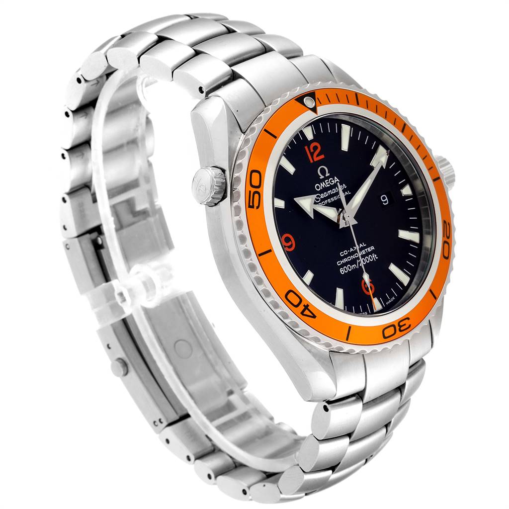 This image shows a side angle of the Omega Planet Ocean 2208.50.00 Men
s Stainless Steel Black Dial 2208.50.00 Men
s Stainless Steel Black Dial watch, highlighting its stainless steel bracelet and orange bezel.