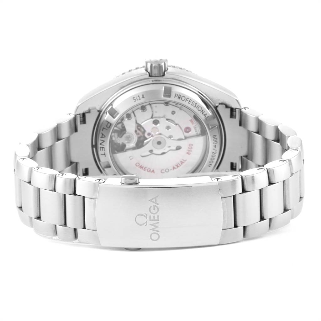 This image shows the back view of the Omega Planet Ocean 232.30.42.21.01.001 Men
s Stainless Steel Black Dial 232.30.42.21.01.001 Men
s Stainless Steel Black Dial watch, highlighting its mechanical movement and stainless steel bracelet.