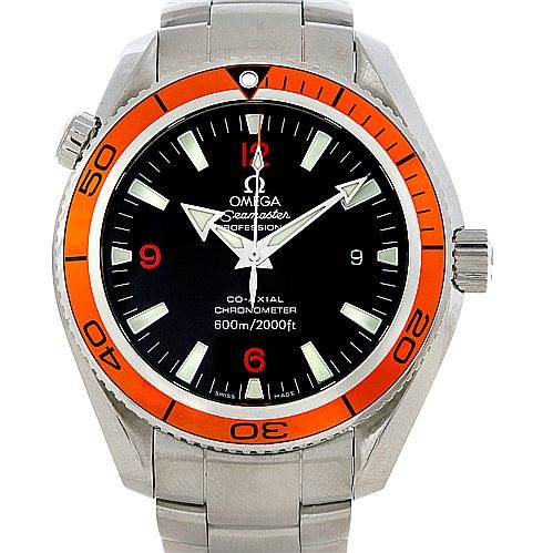 This image shows a frontal view of an Omega Planet Ocean 2209.50.00 Men
s Stainless Steel Black Dial 2209.50.00 Men
s Stainless Steel Black Dial Seamaster watch, highlighting its bezel, dial, and bracelet.