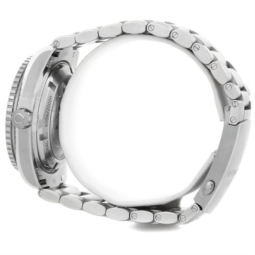 This image shows the side view of the Omega Planet Ocean 232.30.42.21.01.003 Men's Stainless Steel Black Dial 232.30.42.21.01.003 Men's Stainless Steel Black Dial watch, highlighting the back case and link bracelet.