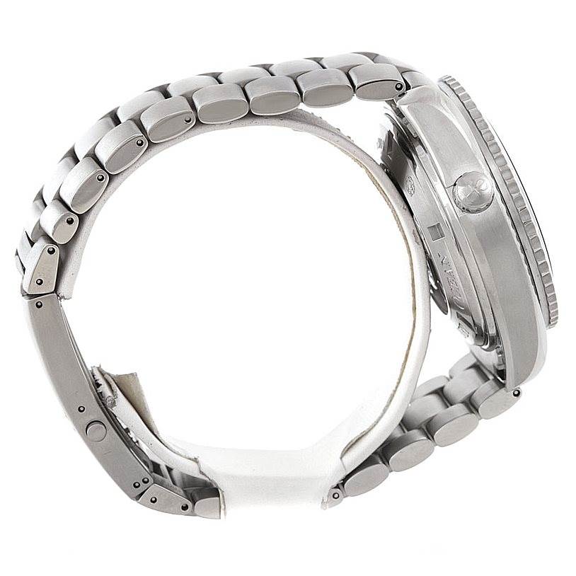 The image shows a side view of an Omega Planet Ocean 2210.50.00 Men
s Stainless Steel Black Dial 2210.50.00 Men
s Stainless Steel Black Dial watch, highlighting the metal bracelet and the watch case.