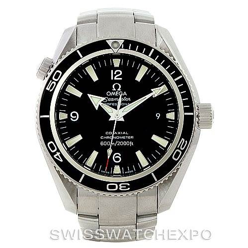 This image shows the front view of an Omega Planet Ocean 2201.50.00 Men
s Stainless Steel Black Dial 2201.50.00 Men
s Stainless Steel Black Dial watch, highlighting its dial, bezel, and bracelet.