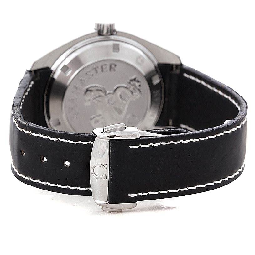 This image shows the back and strap of the Omega Planet Ocean 2901.50.81 Men
s Stainless Steel Black Dial 2901.50.81 Men
s Stainless Steel Black Dial watch, highlighting the clasp and case back with the Seamaster engraving.