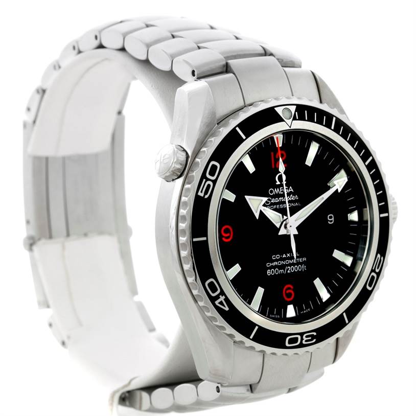 The image shows an angled view of an Omega Planet Ocean 2200.51.00 Men
s Stainless Steel Black Dial 2200.51.00 Men
s Stainless Steel Black Dial watch, highlighting its bezel, face, and stainless steel bracelet.