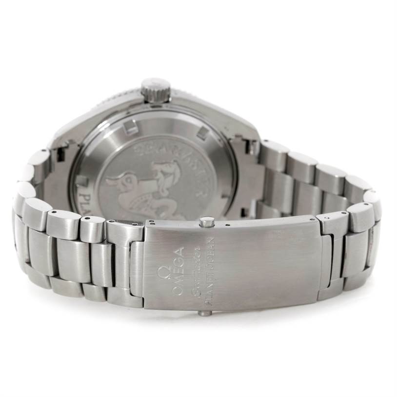 The image shows the back view of an Omega Planet Ocean 2201.50.00 Men
s Stainless Steel Black Dial 2201.50.00 Men
s Stainless Steel Black Dial watch, highlighting the case back and the metal bracelet with clasp.