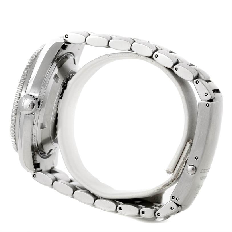 The image shows the side view of an Omega Planet Ocean 2201.50.00 Men
s Stainless Steel Black Dial 2201.50.00 Men
s Stainless Steel Black Dial watch, highlighting the case, bracelet, bezel, and clasp.