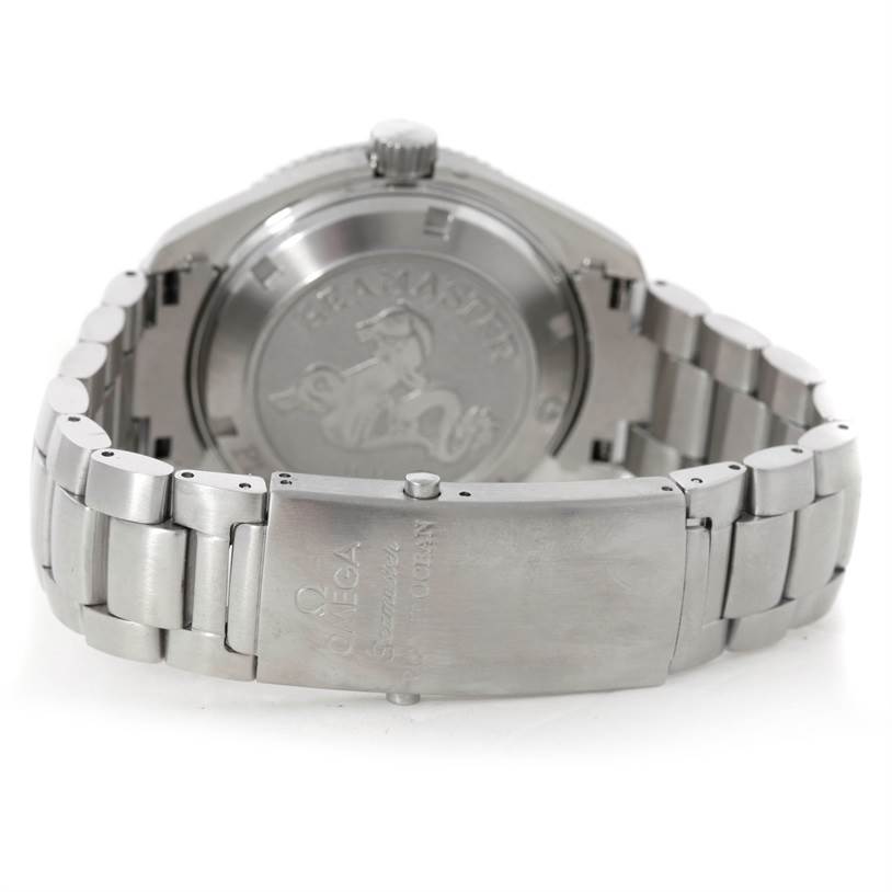 The image shows the back view of an Omega Planet Ocean 2201.50.00 Men
s Stainless Steel Black Dial 2201.50.00 Men
s Stainless Steel Black Dial watch, highlighting the bracelet and clasp.