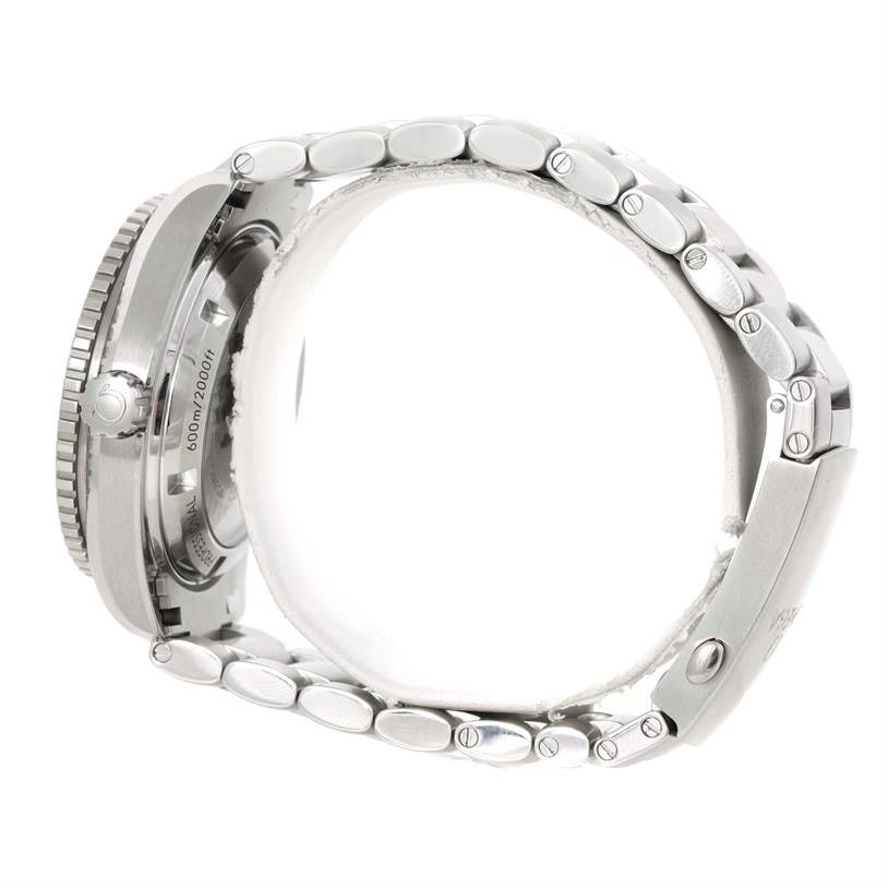 This image shows a side view of the Omega Planet Ocean 232.30.42.21.01.001 Men
s Stainless Steel Black Dial 232.30.42.21.01.001 Men
s Stainless Steel Black Dial watch, highlighting the bracelet and the watch
s thickness.